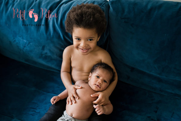 Photographe bébé Paris – Deux frères adorables