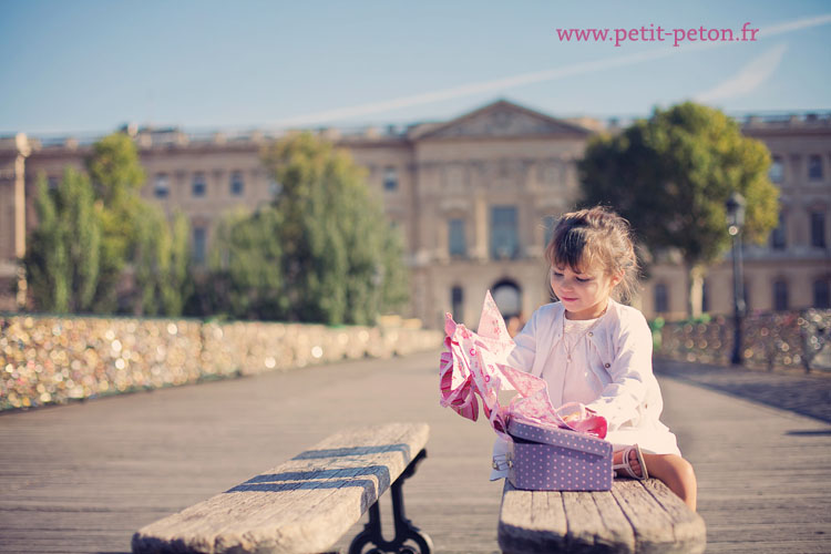 Séance photos enfant Paris Quai de Seine