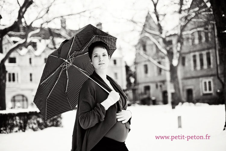 Séance photo grossesse dans la neige Paris