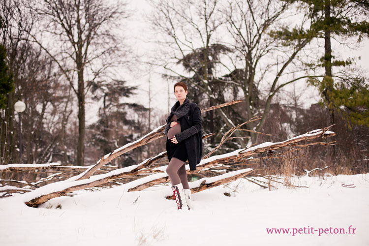 Séance photo grossesse dans la neige Paris