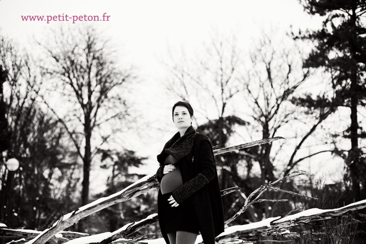 Séance photo grossesse dans la neige Paris