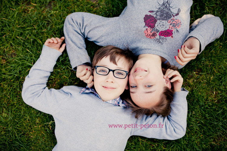 Photographe famille Paris - Séance photo enfant au Buttes de Chaumont