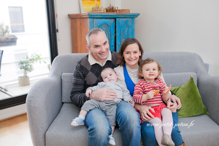 Photographe famille en intérieur Paris