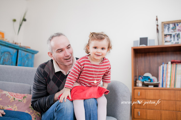 Photographe famille en intérieur Paris