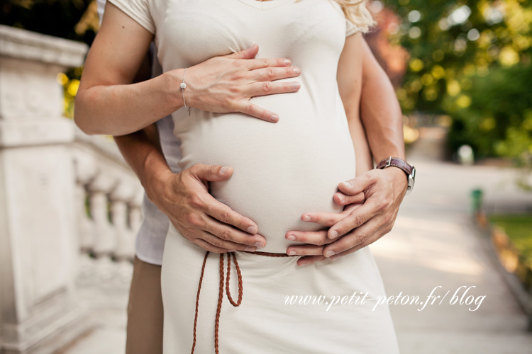 Photographe femme enceinte Paris en extérieur