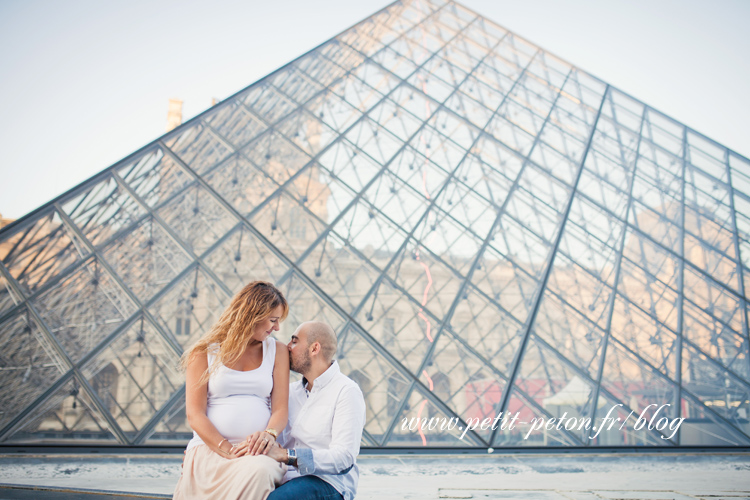 photographe femme enceinte Paris Louvre 