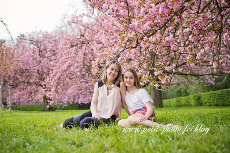 Photographe famille Sceaux - Séance photo cerisiers en fleurs