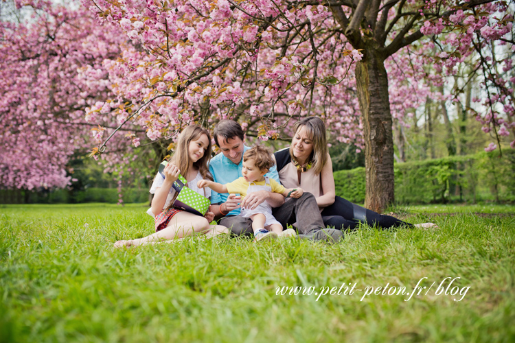 Photographe famille Sceaux - Séance photo cerisiers en fleurs