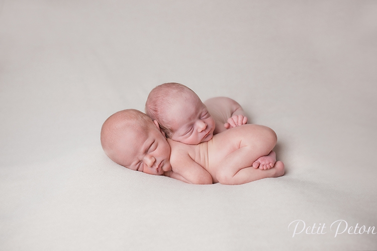 Photographe nouveau né jumelles Paris 